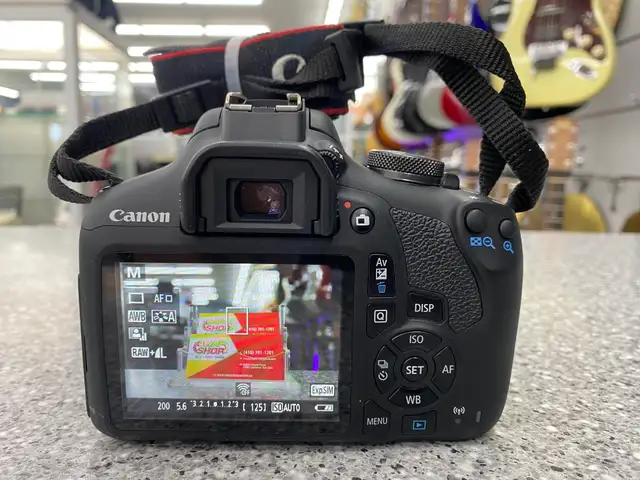 Canon Rebel T7 DSLR Camera with 18-55mm 1:3.5-5.6 Lens in Cameras & Camcorders in City of Toronto - Image 4