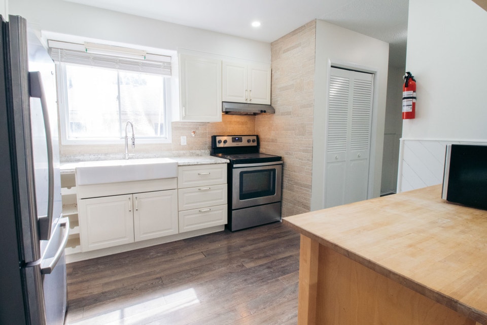 6568 Harmony Ave, Niagara Falls - 2 Bedroom Main Unit 2