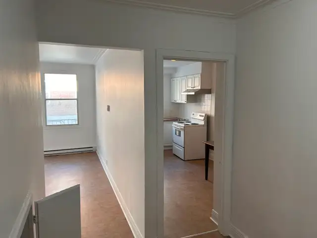 Simple 3 1/2 NDG 2nd Floor Apt N7 in Long Term Rentals in City of Montréal - Image 15