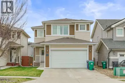 Looking for a great home in a desirable neighbourhood? Look no further than 1544 Coalbanks Blvd W! T...