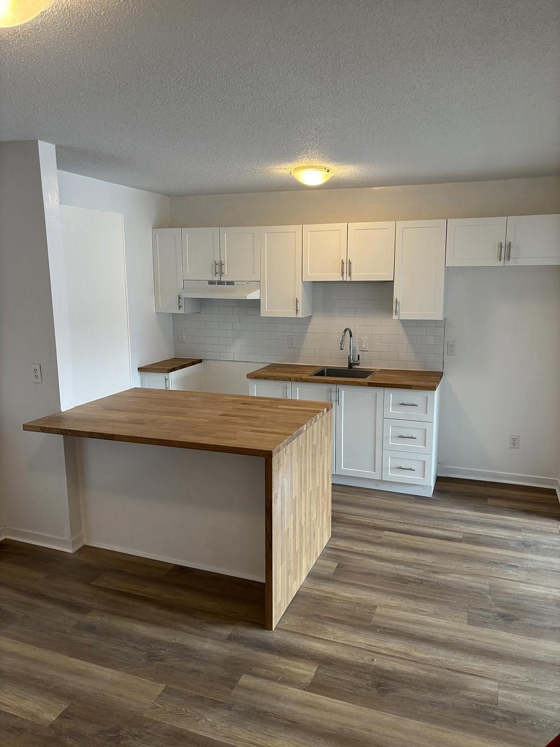 3 1/2 rénové à louer rue Fournier à Granby — photo 1