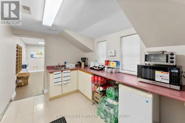 580 WATERLOO STREET London East (East F), Ontario in Commercial & Office Space for Sale in London - Image 12