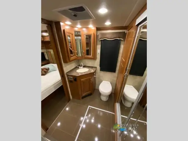 2015 Fleetwood RV Providence 42M only 027,446 Miles in RVs & Motorhomes in Moncton - Image 28