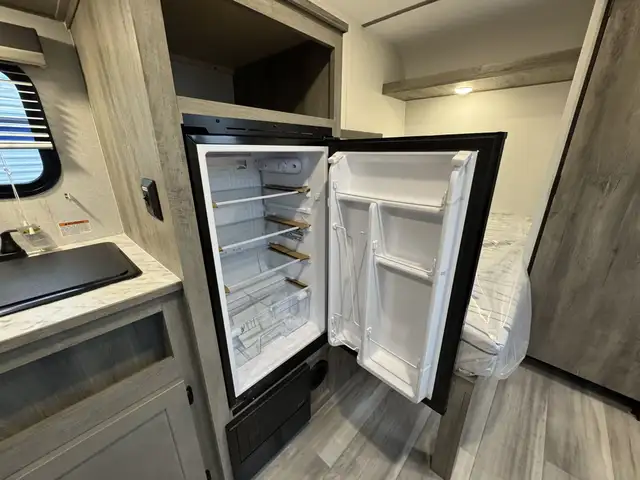 2027 ,Sun Lite,Sunset Park RV 15MB in Travel Trailers & Campers in Kamloops - Image 14