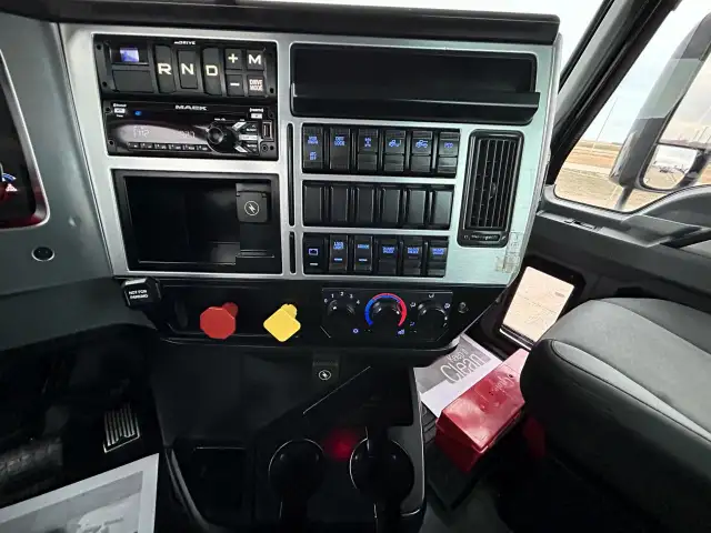 2019 Mack Anthem 64T HD D/C mDRIVE in Heavy Trucks in Regina - Image 12