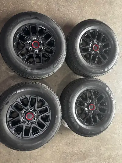Rim Description Make : Replika Model : R262 Size : 17x8J Off Set : 55mm Bolt Pattern (PCD): 6x139.7...