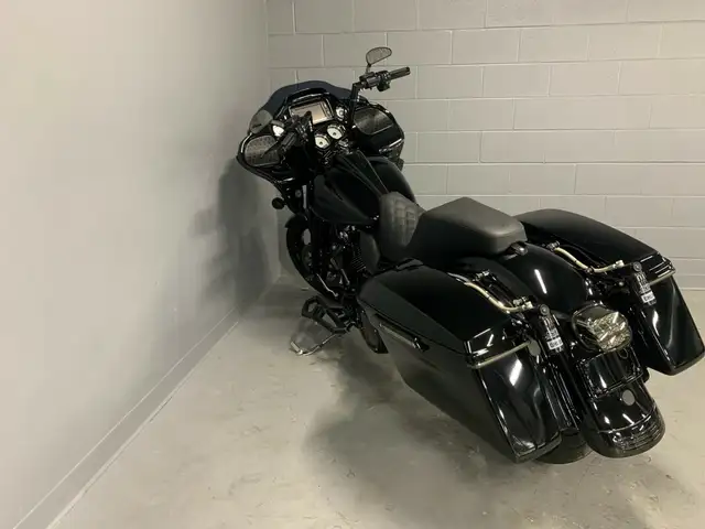 2017 Harley-Davidson Road Glide Special in Street, Cruisers & Choppers in Oshawa / Durham Region - Image 8