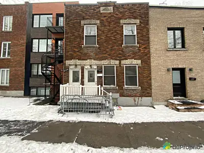Duplex situé dans un secteur résidentiel. À distance de marche du canal avec pistes cyclables. Quart...