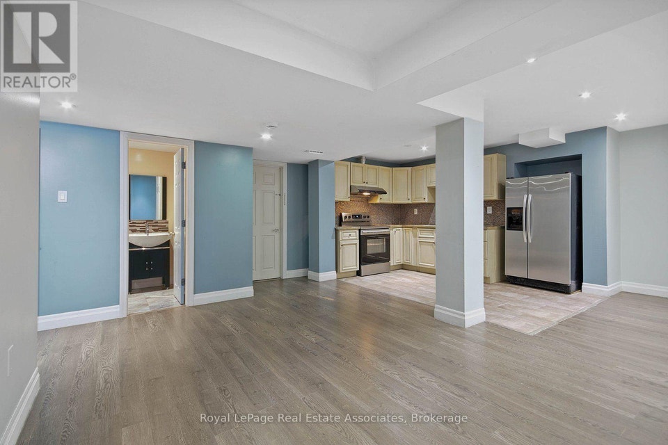 LOWER - 16 SERGIO MARCHI STREET Toronto (Downsview-Roding-CFB), 3