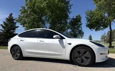 FULL SELF DRIVING CAPABILITY! ACCELERATION BOOST PACKAGE INCLUDED! DIRECT FROM TESLA CANADA ONE OWNE...