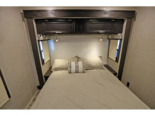 2022 Jayco Greyhawk 29MV Classe C VR/RV Crics Hydrauliques + Sol in RVs & Motorhomes in Laval / North Shore - Image 19