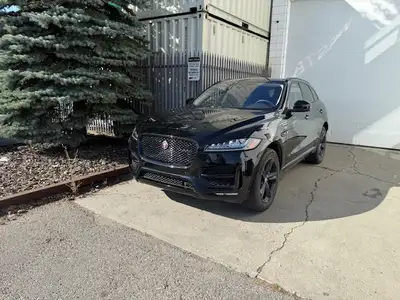This previously enjoyed 2020 Jaguar F-PACE R-Sport is part of Jaguar's 4WD Sport Utility Vehicles se...