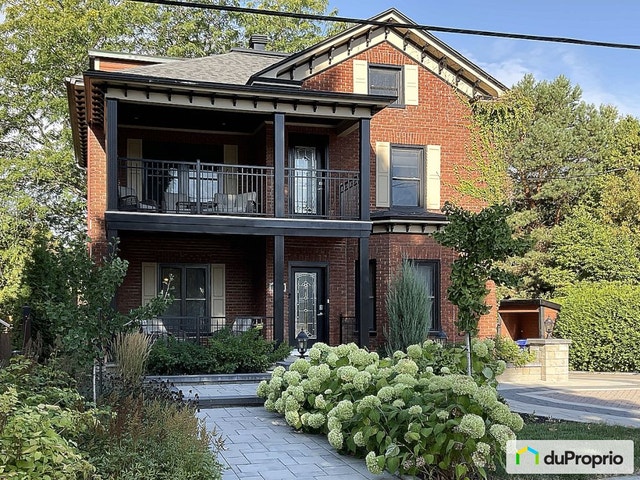 $975,000 - 3 Storey for sale in St-Paul-D'Abbotsford — photo 1