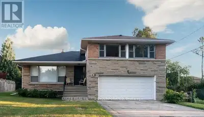 Prime Bathurst Manor lease opportunity. This spacious and well-maintained family home features a gra...