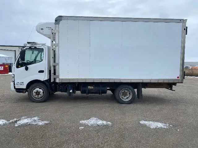 2018 Hino Truck 195 FROZEN in Heavy Trucks in Saskatoon - Image 5