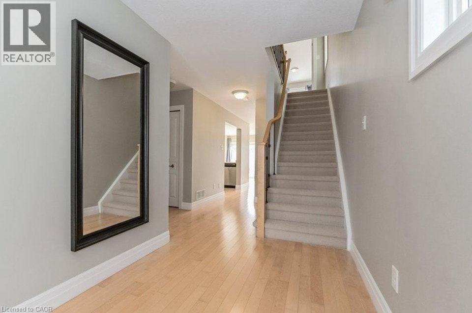 45 ROCKCLIFFE Drive Kitchener, Ontario 5