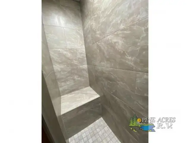 2018 Fleetwood RV Discovery 38K only 14,584 Miles in RVs & Motorhomes in Moncton - Image 43