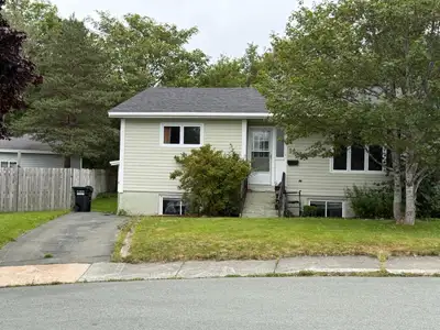14 A Thetis Place - 2 Bedrooms / 1 Bathroom / Washer and Dryer - $1500 Heat Included This is a lovel...