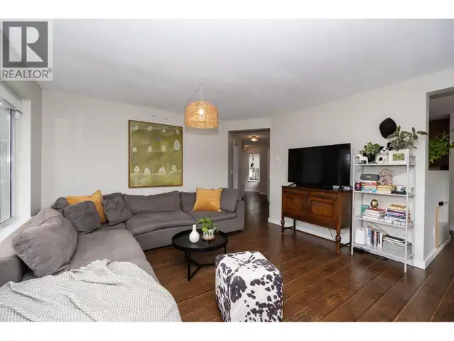 756 GIBSONS WAY Gibsons, British Columbia in Condos for Sale in Sunshine Coast - Image 3