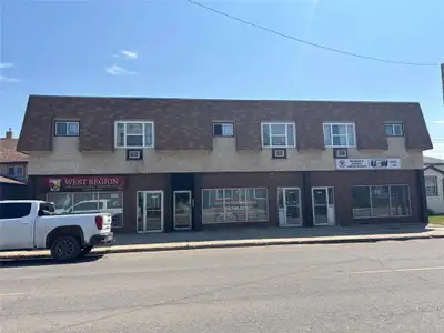 C20//Brandon/Excellent lease opportunity on one of Brandon s busiest streets! Offering nearly 4,500...