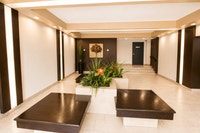 Located in Ottawa South, The Oaks offers excellent value and convenience, featuring an outdoor pool,... (image 6)