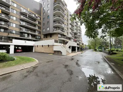 Très beau condo de 807 pi2 situé sur l'Île Paton au bord de la rivière des Prairies, vue côté ouest....