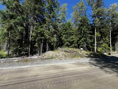 ¼ Acre Flat Building Lot in the Community of Sunshine Valley near Manning Park less than 2 hours fro...