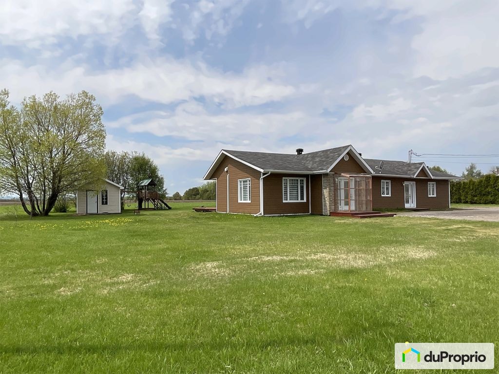 $449,000 - Bungalow for sale in Chicoutimi (Chicoutimi) — photo 1