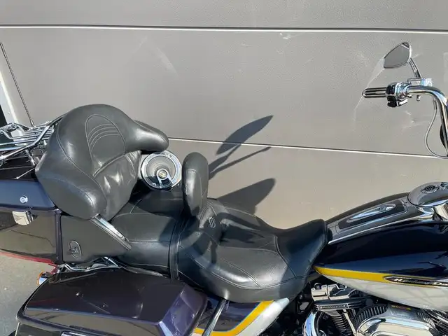 2012 Harley-Davidson FLHTCUSE7 - CVO Ultra Classic Electra Glide in Sport Touring in Edmonton - Image 20