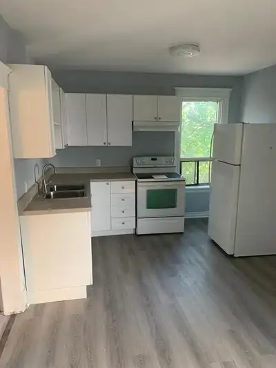 Four bedroom unit in second floor available. One bathroom and one kitchen. Backyard area. Bus route...