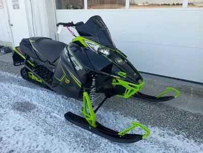 APPLY NOW: https://www.ridecollective.ca/get-pre-approved The 2019 ARCTIC CAT ZR 8000 SNO PRO 137 80...