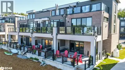 Rare End Unit Townhome with Georgian Bay Views. Welcome to this stunning rare end unit townhome loca...