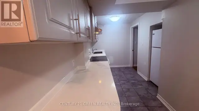 BASEMENT - 44 PRAIRIE CREEK CRESCENT Brampton (Bram West), Ontar in Long Term Rentals in Mississauga / Peel Region - Image 8