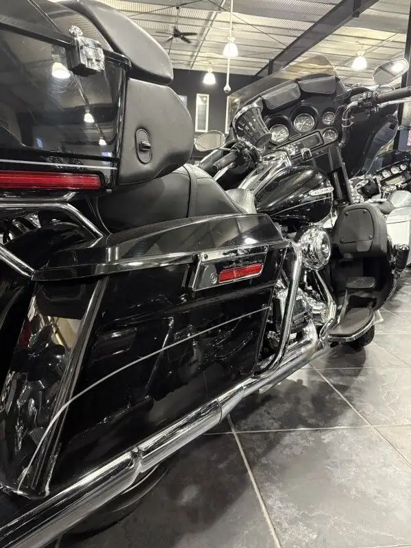 2013 Harley-Davidson Electra Glide Ultra Limited in Street, Cruisers & Choppers in Sudbury - Image 6