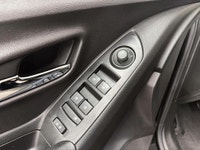 Le Chevrolet Trax LS AWD 2017 est un VUS pratique et économique, parfait pour le Québec. Sa traction... (image 8)