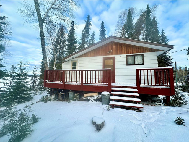 214 Lake side Avenue Cranberry Portage, Manitoba in Houses for Sale in Thompson - Image 3