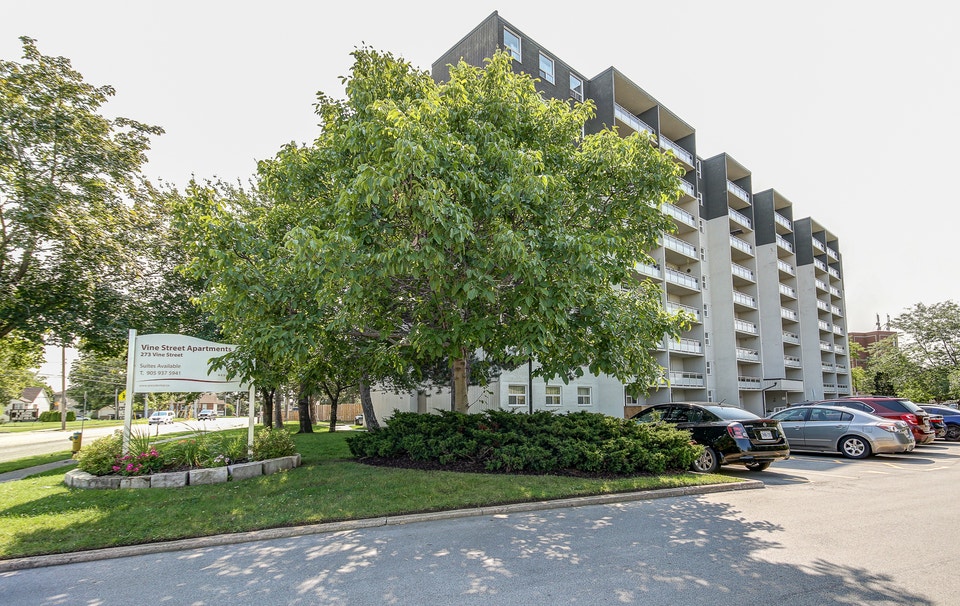 Spacious 3 bedroom reno suite! available Nov 1st! 2