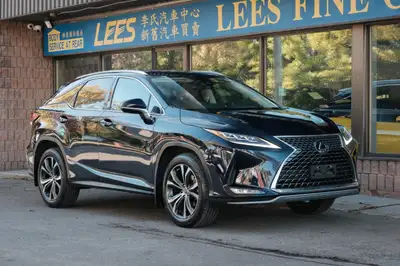 2022 Lexus RX350 Luxury AWD Lexus RX350 SUV with less than 32,000 kilometers from new! Powered by a...