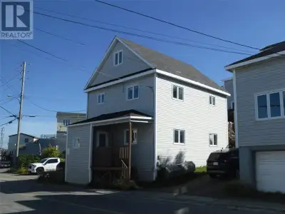 Vendor motivated, Open to all reasonable offers.Three bedroom home with two bedroom apartment locate...