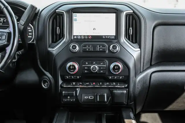 2020 GMC Sierra 2500HD AT4 AWD * Crew Cab * 6.6L V8 Duramax Dies in Cars & Trucks in City of Montréal - Image 41