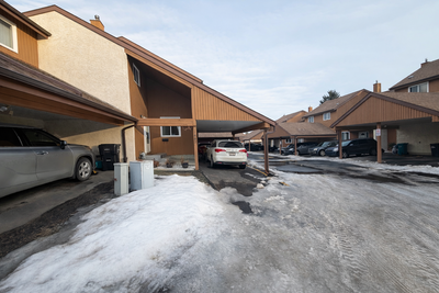 Welcome Home! Wonderful 3 Bedroom 1.5 Bathroom Townhouse For Rent in Ormsby Place, West Edmonton. Gr...