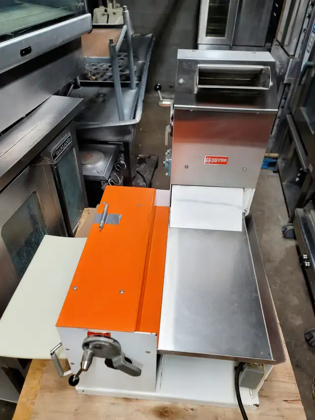 Pizza Dough Sheeter Laminoir a Pates Acme Doyon Universe in Industrial Kitchen Supplies in City of Toronto - Image 3