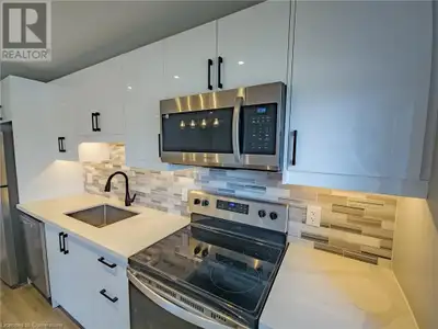 413 HAZEL Street Unit# 202 Waterloo, Ontario