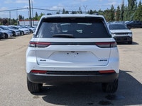 The New 2025 Jeep Grand Cherokee Limited delivers a perfect balance of refined luxury and capable pe... (image 4)