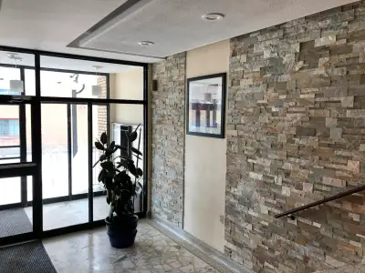 GRANDS 3 1/2 RÉNOVÉS, CHAUFFAGE ET EAU CHAUDE INCLUS, ASCENSEUR