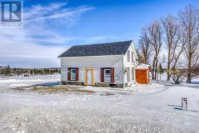 Detached home on 10 acres with 317 ft frontage, located just 10 minutes north of Orangeville. The pr...