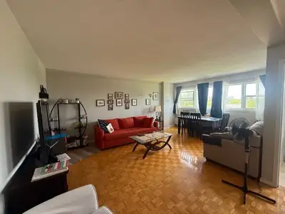LARGE 2 BEDROOM STEPS AWAY FROM OTTAWA UNIVERSITY