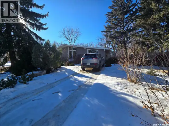 531 Scott STREET Weyburn, Saskatchewan in Houses for Sale in Regina - Image 4
