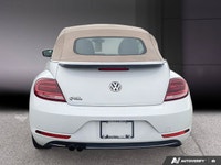 2018 Volkswagen Beetle Convertible La Volkswagen Beetle décapotable 2018 est une voiture emblématiqu... (image 3)