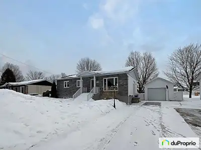 *** OFFRE D'ACHAT ACCEPTÉE *** Superbe propriété rénovée très lumineuse et à aire ouverte . Quartier...